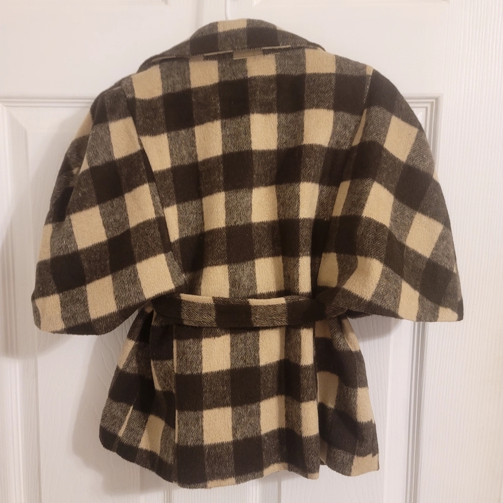 Super cute girls size 6 cape